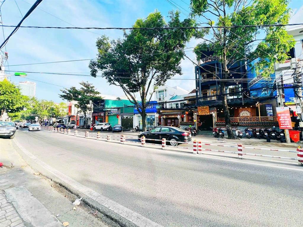 Nhà mặt tiền đường nguyễn thị minh khai  ngang 7,4m  cách biển trần phú 1km. giá 22,5 tỷ