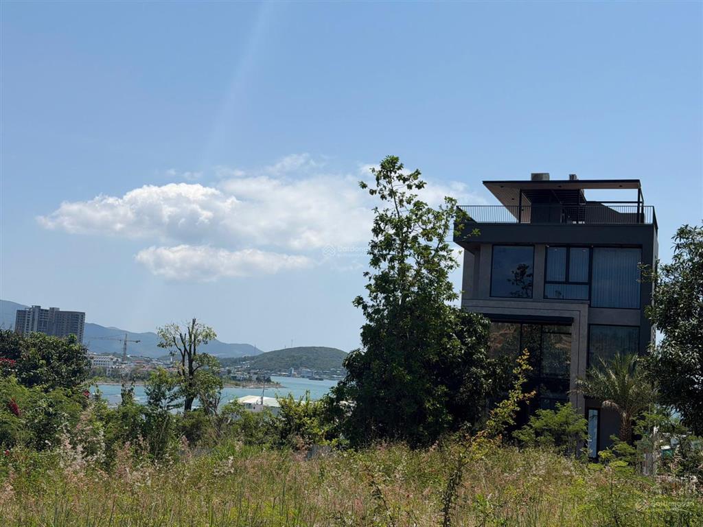Đất góc 2 mặt tiền, xây biệt thự  view biển & công viên, cực chill. giá 23 tỷ