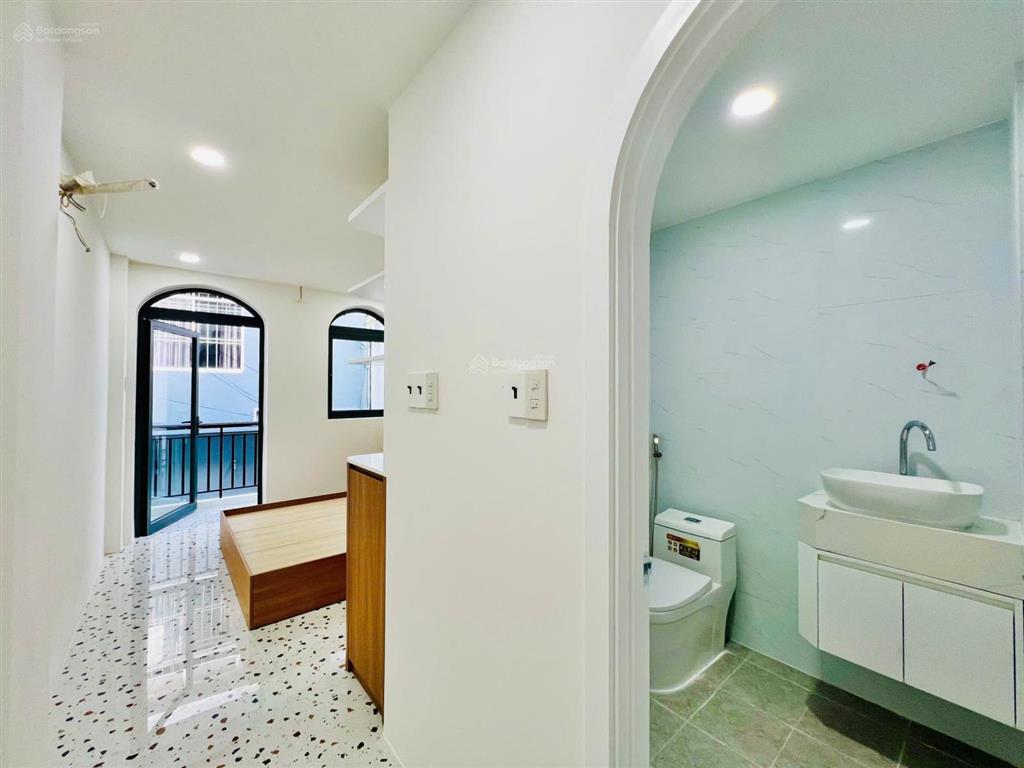 Nhà 2 tầng new, hẻm hùng vương, cách biển trần phú 300m giá 4,850 tỷ