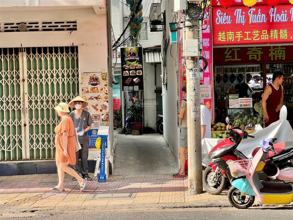 Nhà 2 tầng new, hẻm hùng vương, cách biển trần phú 300m giá 4,850 tỷ