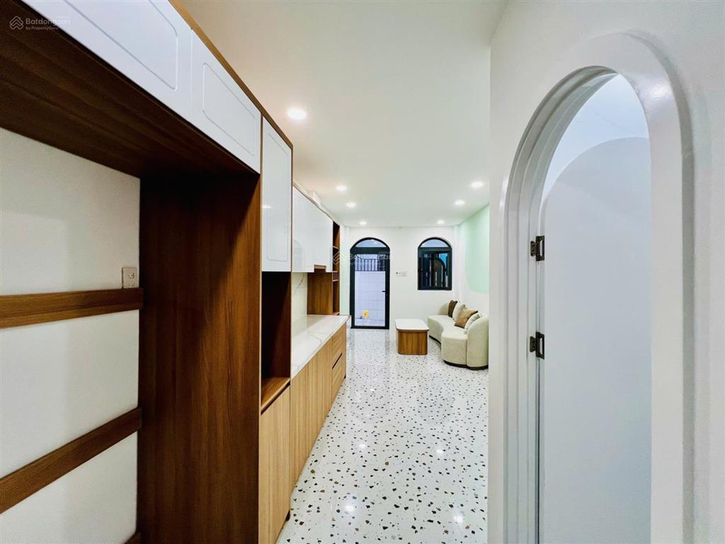 Nhà 2 tầng new, hẻm hùng vương, cách biển trần phú 300m giá 4,850 tỷ