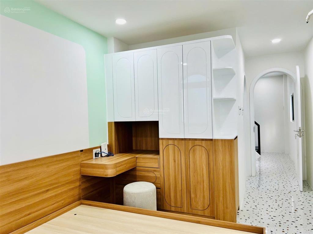Nhà 2 tầng new, hẻm hùng vương, cách biển trần phú 300m giá 4,850 tỷ