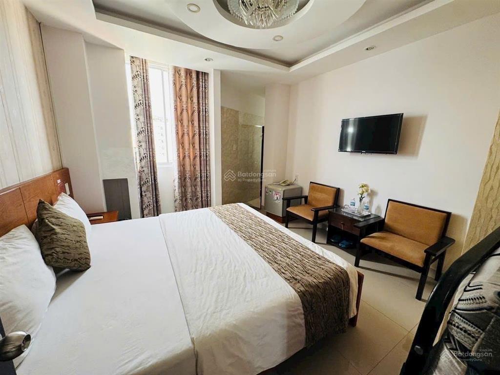 2 mặt tiền trước sau nguyễn thị minh khai (sẵn khách sạn)  ra biển trần phú 900m. giá 65 tỷ