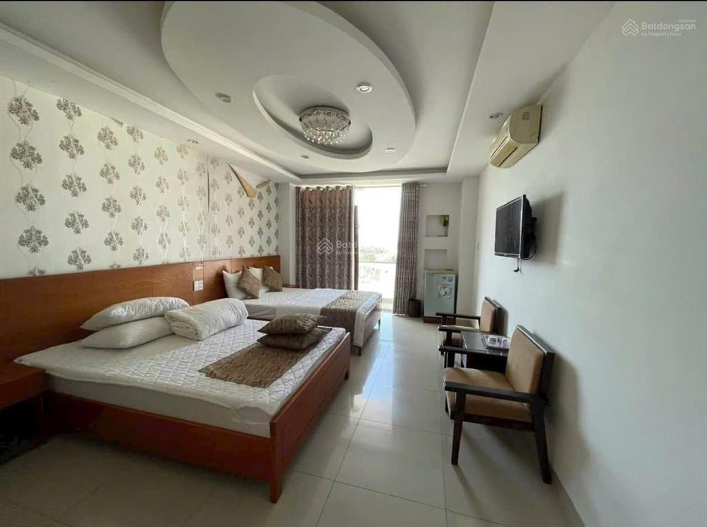 2 mặt tiền trước sau nguyễn thị minh khai (sẵn khách sạn)  ra biển trần phú 900m. giá 65 tỷ
