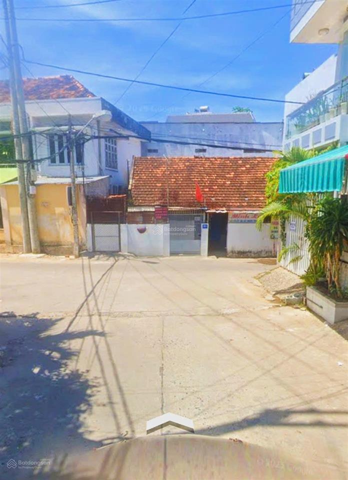 Nhà góc 3 mặt tiền phương mai, gần đại học nha trang ra 700m là biển hòn chồng. giá 5,5 tỷ