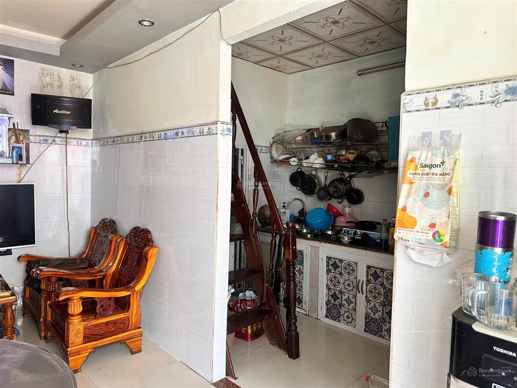 Nhà có gác, đường xe ba gác  đường mai xuân thưởng đi ra biển hòn chồng 350m. giá 1,8 tỷ