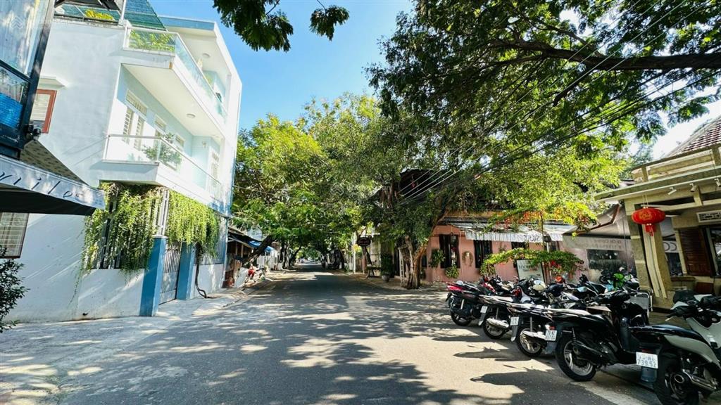 Góc 3 mặt tiền, đường phó đức chính  26,5 tỷ