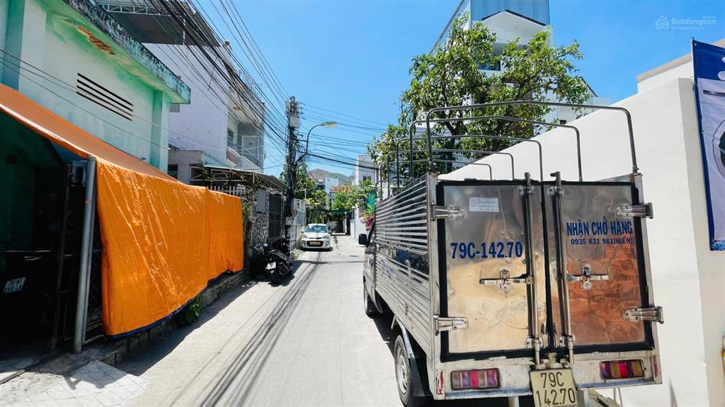 Nhà nguyễn biểu  ngang 7,1m, cách biển hòn chồng 500m [hẻm ô tô rộng 5m] giá 8,7 tỷ.