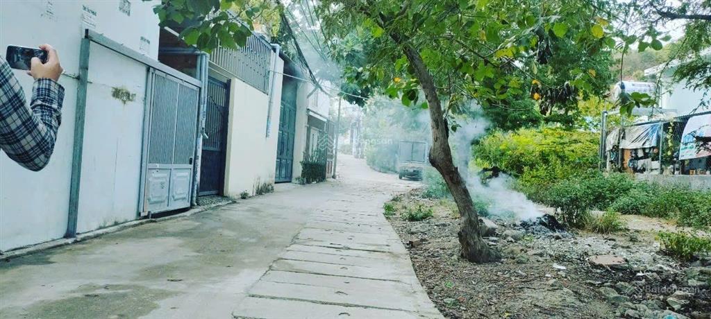 Đất dân xóm còi, đường ô tô cách bến xe phía bắc 500m, đi ra biển hòn chồng 3km. giá 1,150tỷ