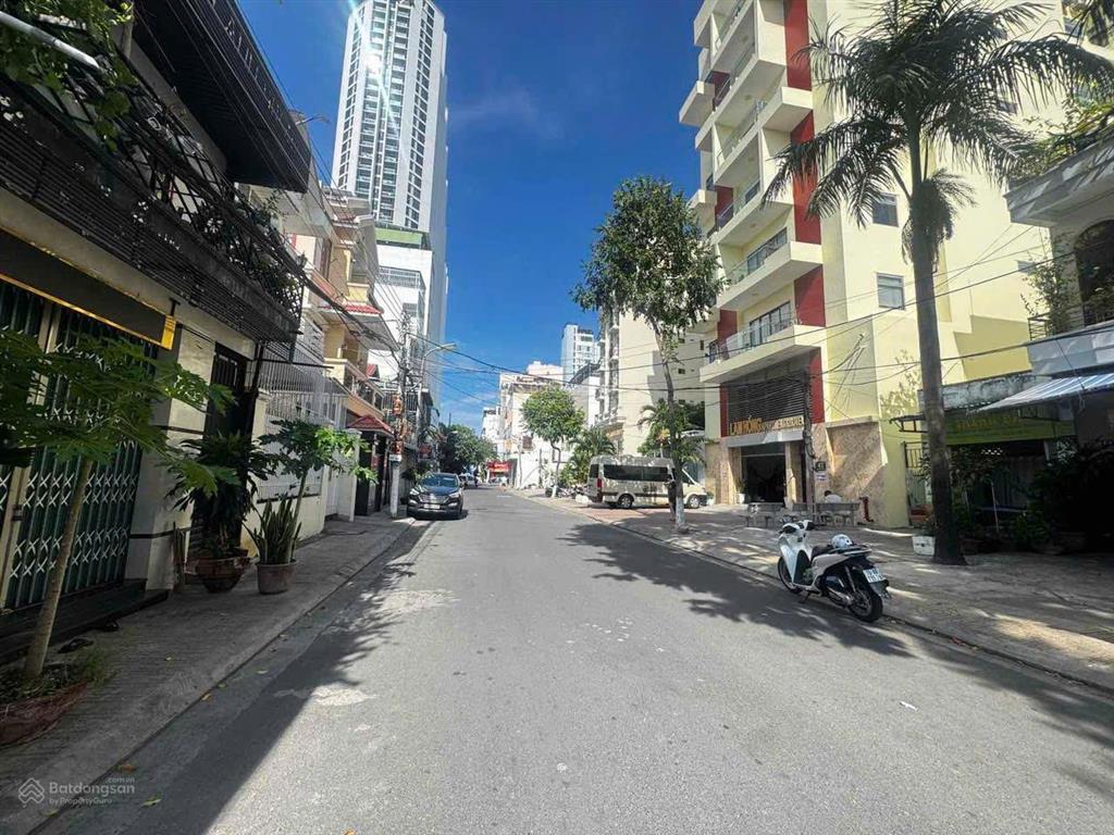 Nhà 2 mặt tiền đường phạm ngọc thạch, ngang 5,25m, ra biển hòn chồng 200m. giá 21,8 tỷ