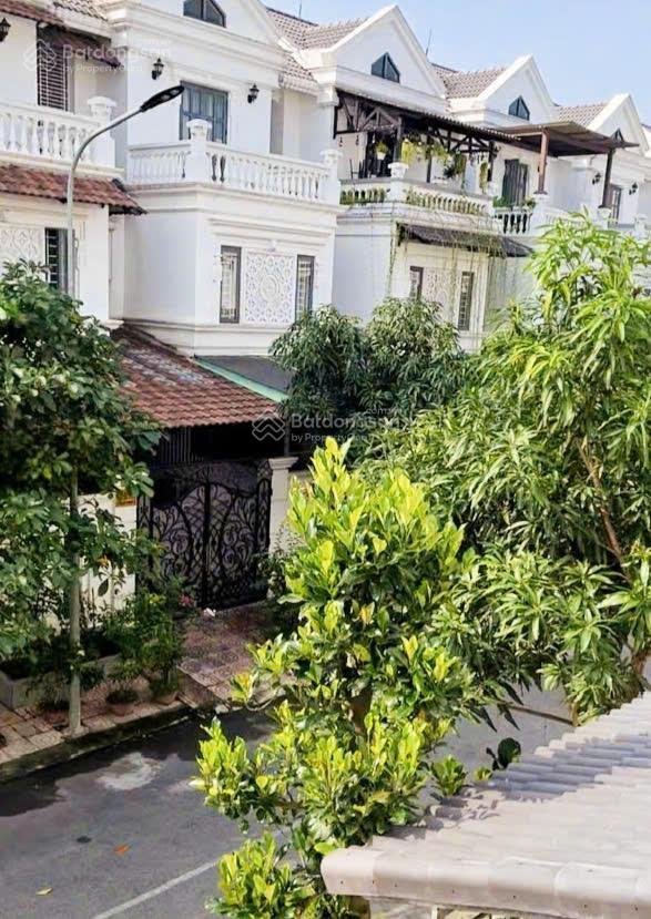 Góc 2 mặt tiền biệt thự 3 tầng hà huy giáp  quận 12, tp hcm full nội thất. giá 25 tỷ