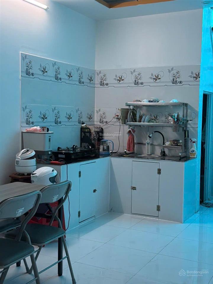 Nhà 2 tầng sau lưng đường trần thị sớm, khu tập thể z753  giá 2,050 tỷ.