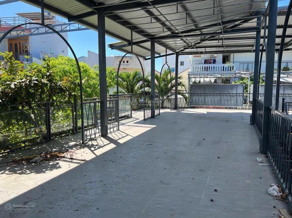 Góc 3 mặt tiền điện biên phủ đối diện bến xe phía bắc * cách biển phạm văn đồng 1,3km. giá 30 tỷ.
