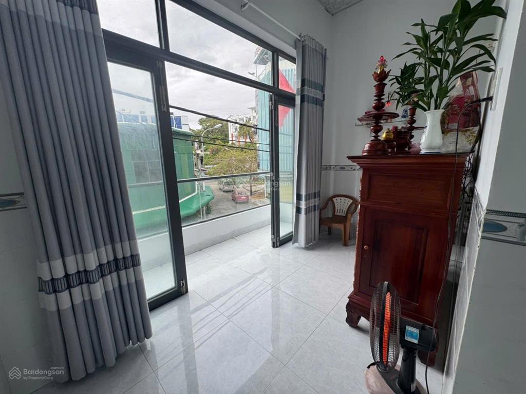 Nhà 2 tầng hòn đỏ vĩnh thọ, đi ra biển hòn chồng 100m, giá 7,7 tỷ