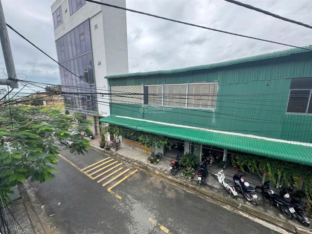 Nhà 2 tầng hòn đỏ vĩnh thọ, đi ra biển hòn chồng 100m, giá 7,7 tỷ