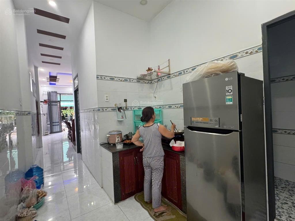 Nhà 2 tầng hòn đỏ vĩnh thọ, đi ra biển hòn chồng 100m, giá 7,7 tỷ
