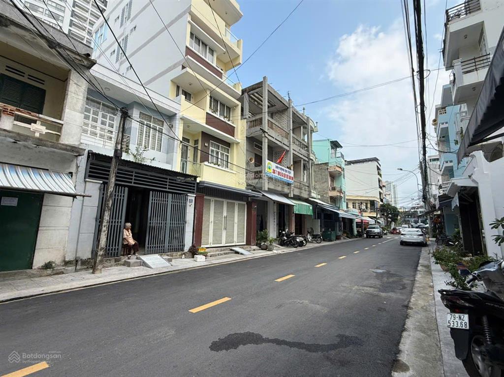 Nhà phan đình phùng  ngang dài 8,5m  đi ra biển trần phú 300m. giá 28 tỷ