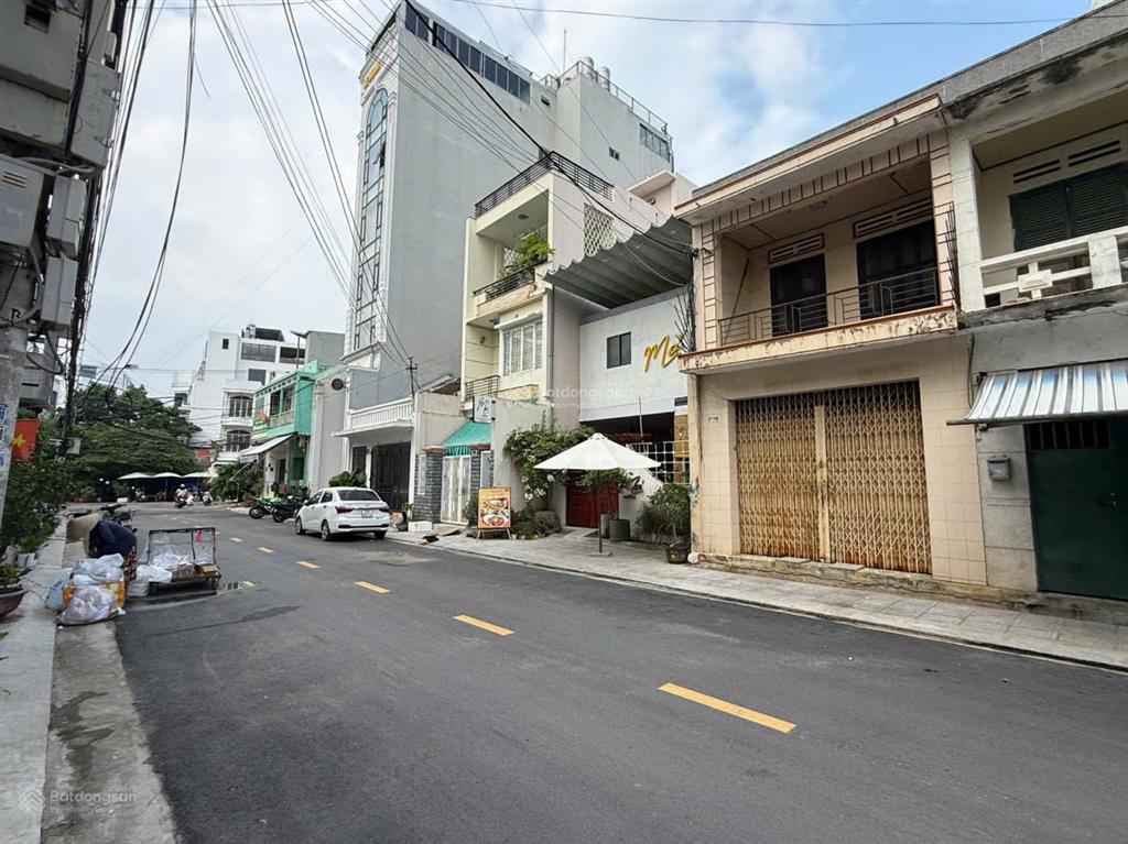 Nhà phan đình phùng  ngang dài 8,5m  đi ra biển trần phú 300m. giá 28 tỷ