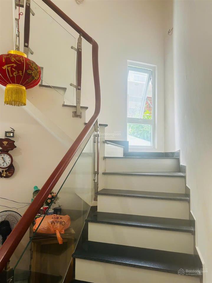 Nhà 4 tầng lê thánh tôn  hẻm rộng 4m * cách biển trần phú 350m *. giá 11 tỷ