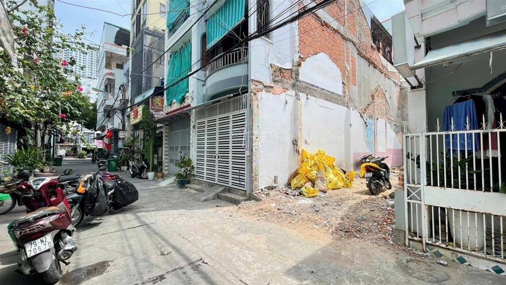 Đất đường biệt thự, hẻm ô tô thông cách biển trần phú 300m. giá 10,5 tỷ