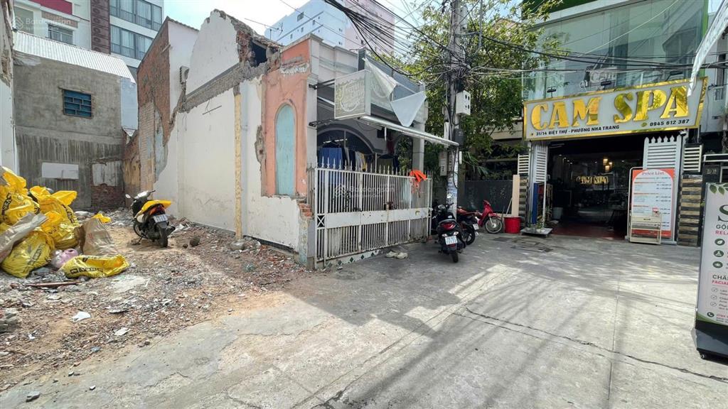 Đất đường biệt thự, hẻm ô tô thông cách biển trần phú 300m. giá 10,5 tỷ
