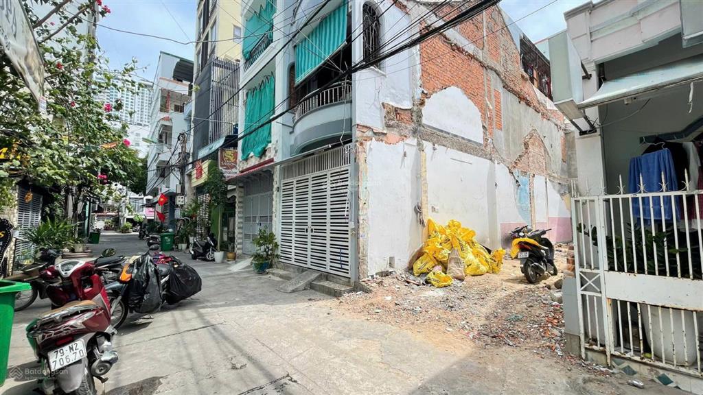Đất đường biệt thự, hẻm ô tô thông cách biển trần phú 300m. giá 10,5 tỷ