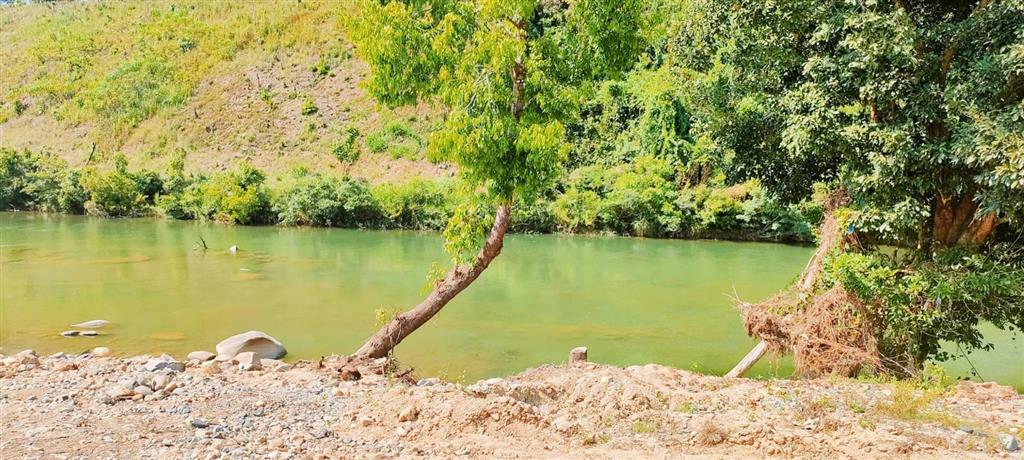 1,7ha đất giáp suối sông cái và giáp mặt tiền ql27c, xã liên sang. giá 17,5 tỷ