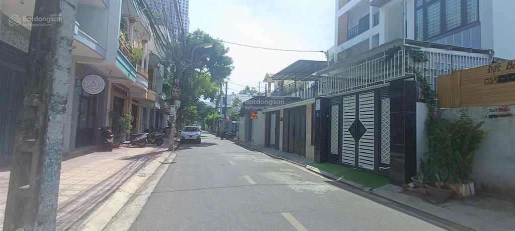 Đất mặt tiền đường cao văn bé  vuông vắn* gần biển hòn chồng 450m.
