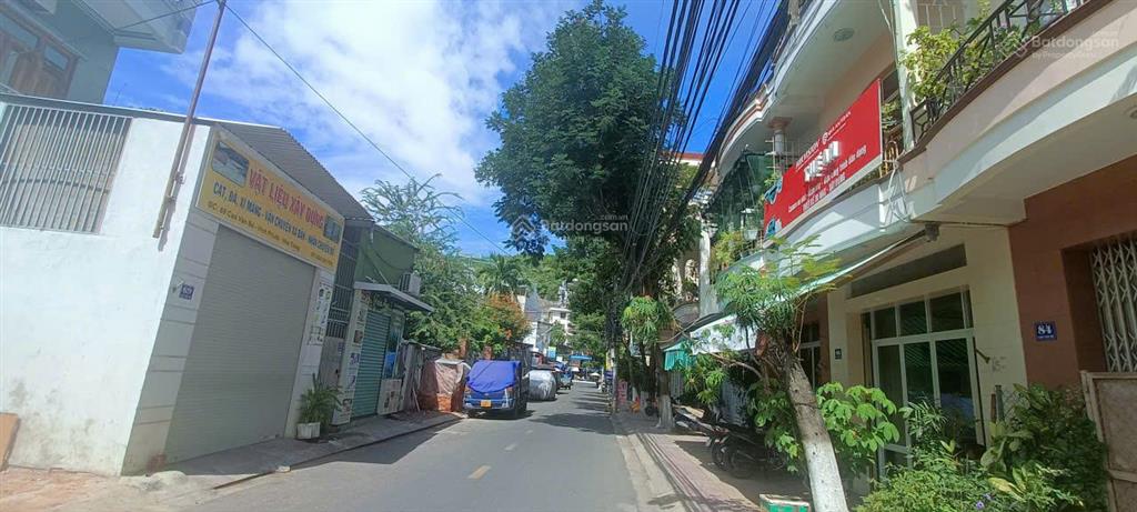 Đất mặt tiền đường cao văn bé  vuông vắn* gần biển hòn chồng 450m.