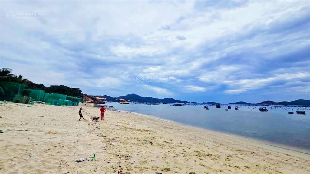 Nhà dân cách bãi cát biển 100m (ngang dài 10,4m) tại bình lập giá 1,950 tỷ