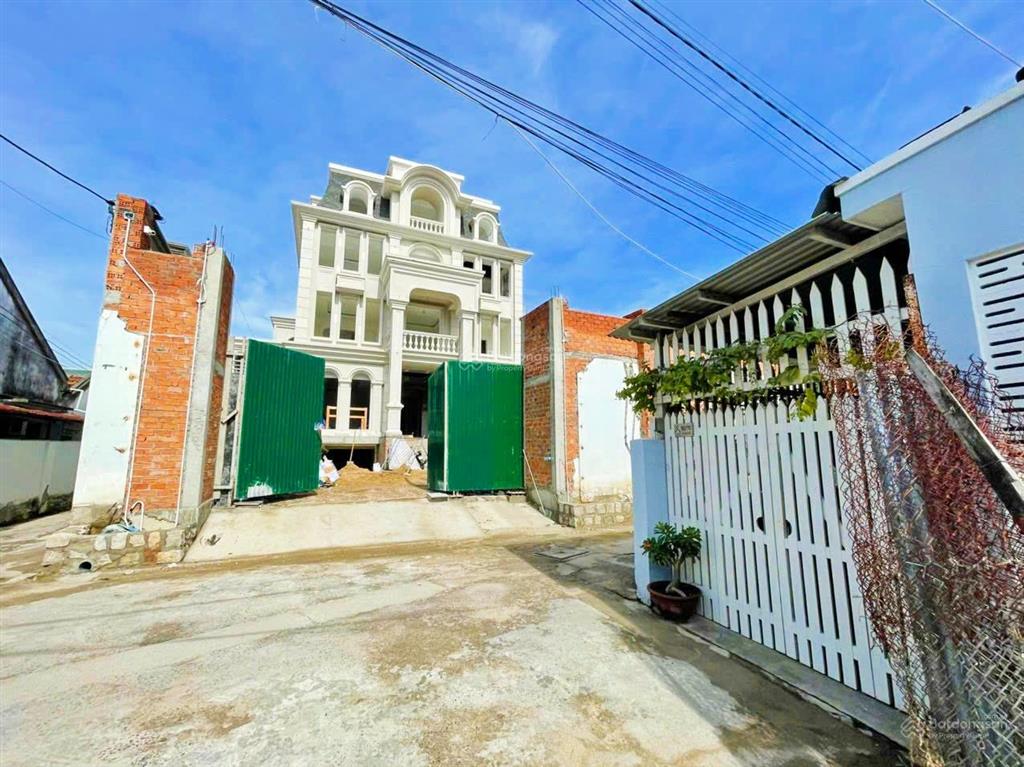 Đất dân nguyễn biểu  ngang hơn 7m cách biển 600m