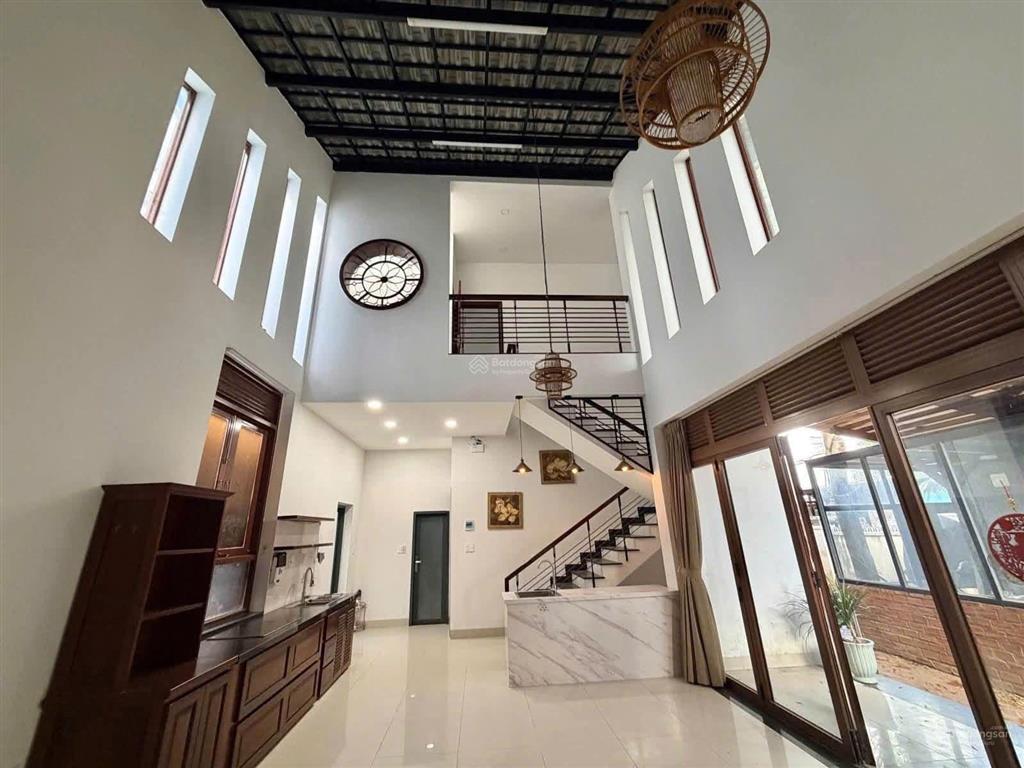 Biệt thự sân vườnmặt tiền phương mai, gần đại học nha trang ra 700m là biển hòn chồng giá 14,9 tỷ