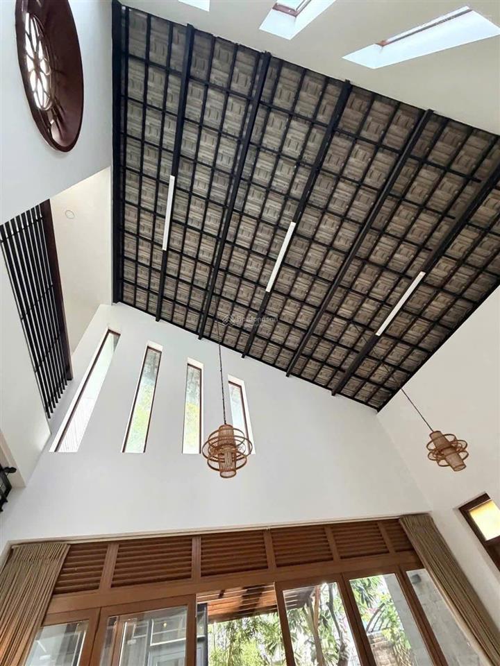 Biệt thự sân vườnmặt tiền phương mai, gần đại học nha trang ra 700m là biển hòn chồng giá 14,9 tỷ