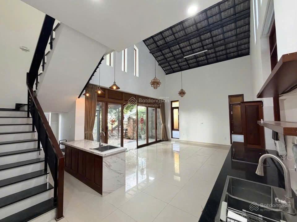 Biệt thự sân vườnmặt tiền phương mai, gần đại học nha trang ra 700m là biển hòn chồng giá 14,9 tỷ