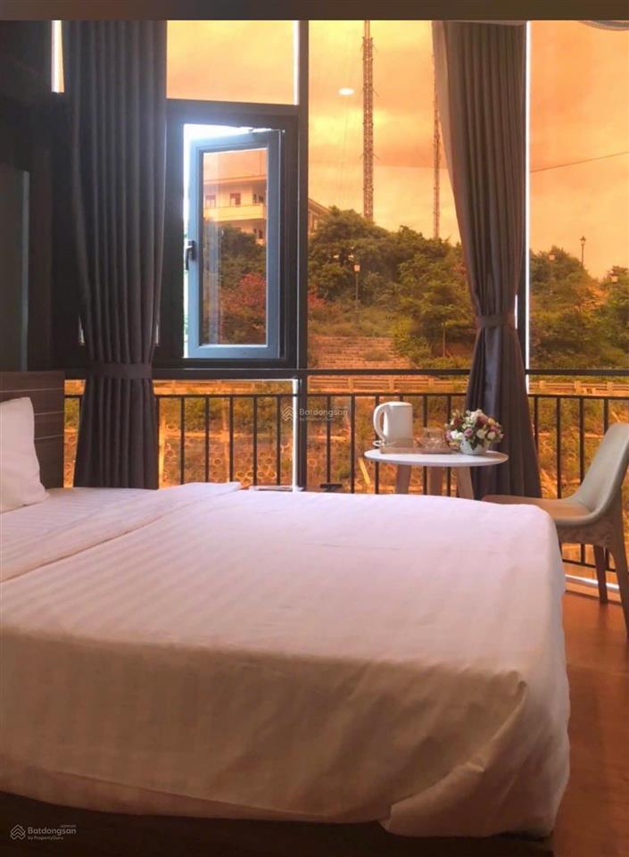 Toà căn hộ 5 tầng  sát đường phạm văn đồngôm góc 3 mặt tiền đường ô tô rộng 10m vi vu.giá 13,5 tỷ