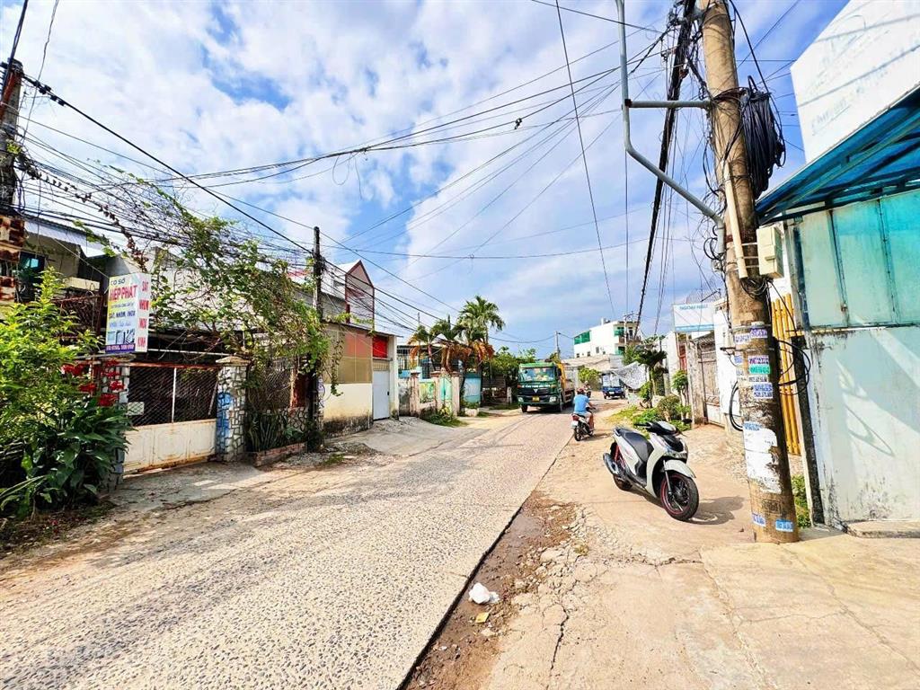 Mặt tiền đường mai thị dõng, rộng 8,5m * cách biển 1,8km * giá 26tr/m2
