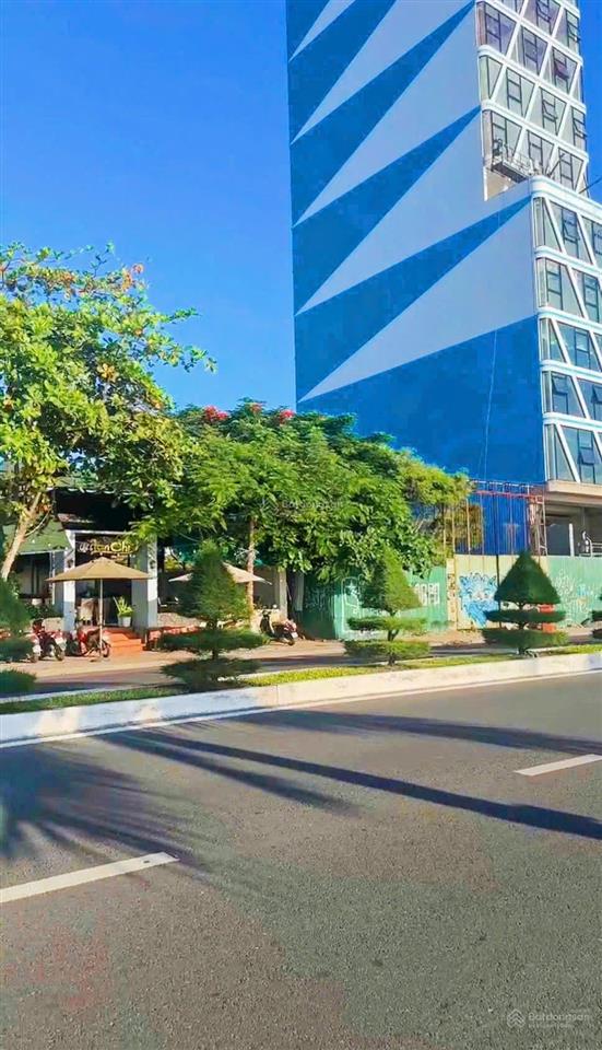2 mặt tiền đường phạm văn đồng  ngang dài 16,2m (hiện tại là quán cf lan chi) giá 86,6 tỷ