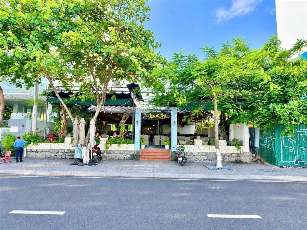 2 mặt tiền đường phạm văn đồng  ngang dài 16,2m (hiện tại là quán cf lan chi) giá 86,6 tỷ