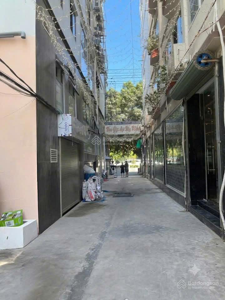 Hotel 6 tầng hẻm 96a trần phú  kinh doanh ổn áp , đi ra biển trần phú 100m. giá  29 tỷ