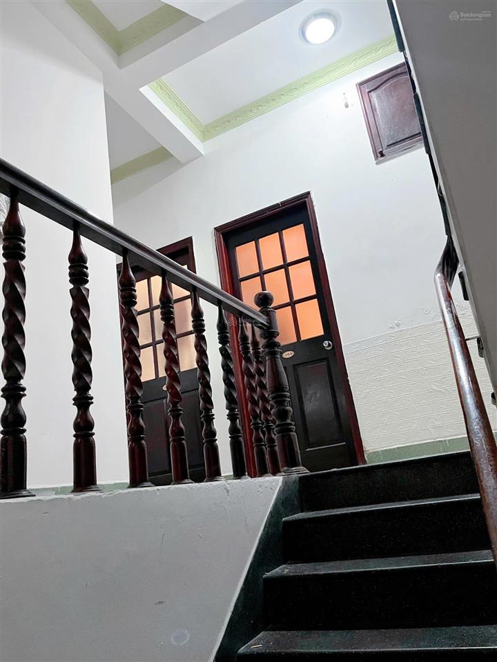 Hotel 6 tầng hẻm 96a trần phú  kinh doanh ổn áp , đi ra biển trần phú 100m. giá  29 tỷ