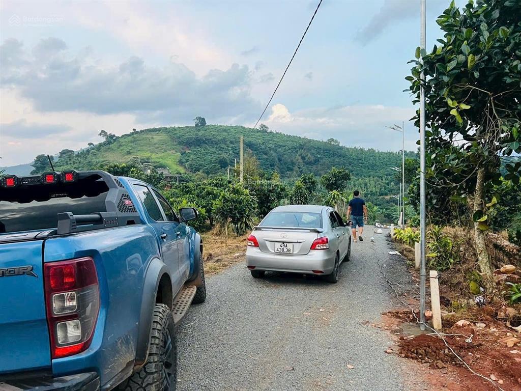 Chính chủ cần bán nền đất thổ cư xã hòa trung di linh cách ql20 có 5km đường ôtô tới đất có dân cư
