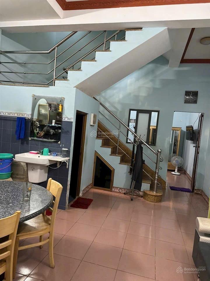 Bán nhà 2 lầu dt 125m2 ngay chợ tân hiệp, kinh doanh tốt giá 4.75 tỷ
