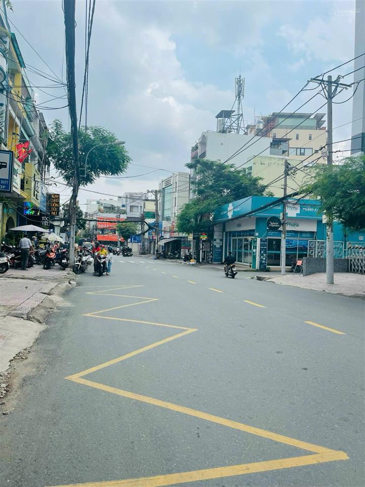 Bán gấp nhà mặt tiền lê quang đinh ngay chợ bà chiểu, 5.6x27m cn 146m2 giá 32 tỷ tl.  0901 580 ***