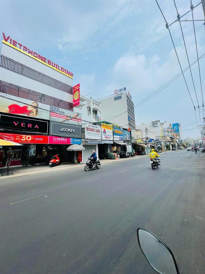 Bán gấp mặt tiền lê quang định ngay chợ bà chiểu, 4.2x26m, hậu 6.2m, 4 tầng, qh đất ở, giá 23 tỷ tl