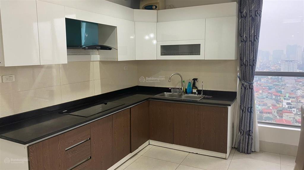 Chính chủ cho thuê cc star tower, cầu giấy, dt 145m2, 3pn 2wc, full đồ xịn, chỉ 18tr/th view đẹp