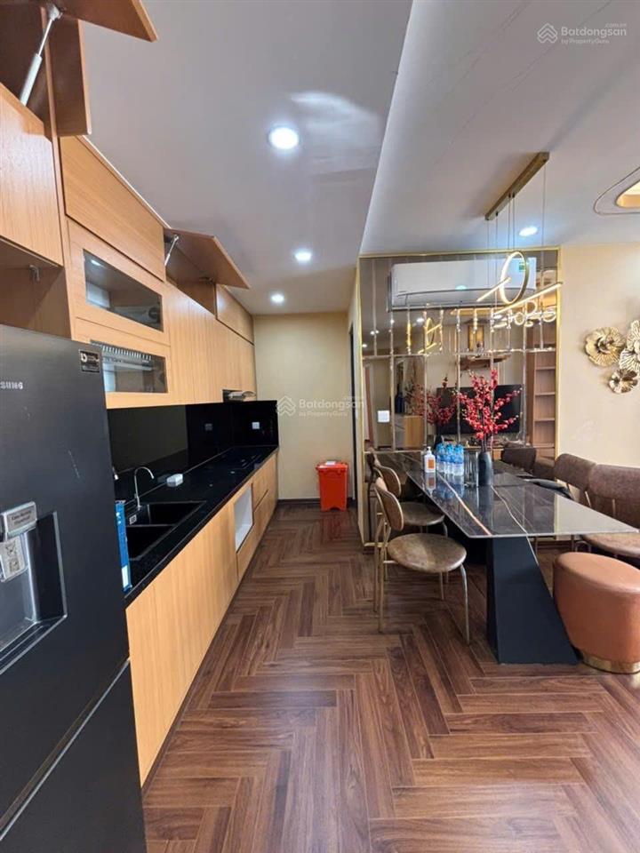 Cho thuê căn hộ vinhomes d'capitale, trần duy hưng, 2 ngủ full đồ, ban công đông nam, view hồ, 16tr