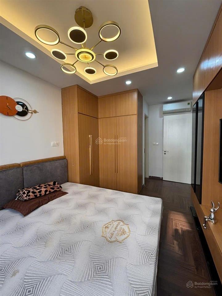 Cho thuê căn hộ vinhomes d'capitale, trần duy hưng, 2 ngủ full đồ, ban công đông nam, view hồ, 16tr
