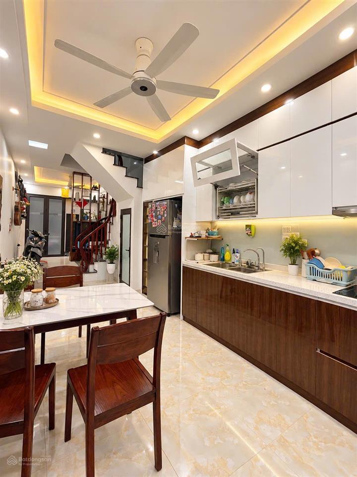 Chính chủ cần bán nhà 5 tầng đẹp nguyễn trãi, view royal, 40m2, đầy đủ nội thất, 2 thoáng gần phố