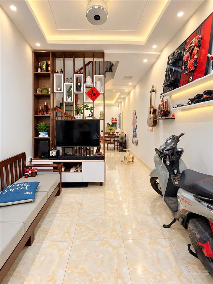 Chính chủ cần bán nhà 5 tầng đẹp nguyễn trãi, view royal, 40m2, đầy đủ nội thất, 2 thoáng gần phố