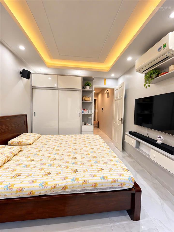 Chính chủ cần bán nhà 5 tầng đẹp nguyễn trãi, view royal, 40m2, đầy đủ nội thất, 2 thoáng gần phố